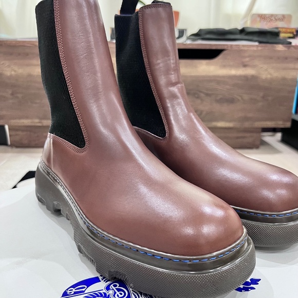 Burberry Creeper Chunky Sole Leather Chelsea Slip On Boots - Picture 5 of 8